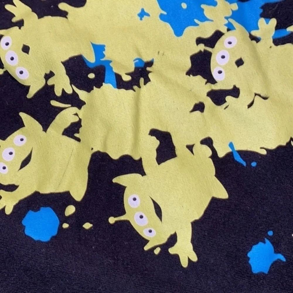 Rare Disney Pixar Uniqlo 5T t shirt Toy Story aliens. - Picture 3 of 4